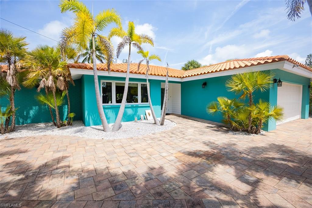 1371 Tahiti DR Sanibel FL 33957